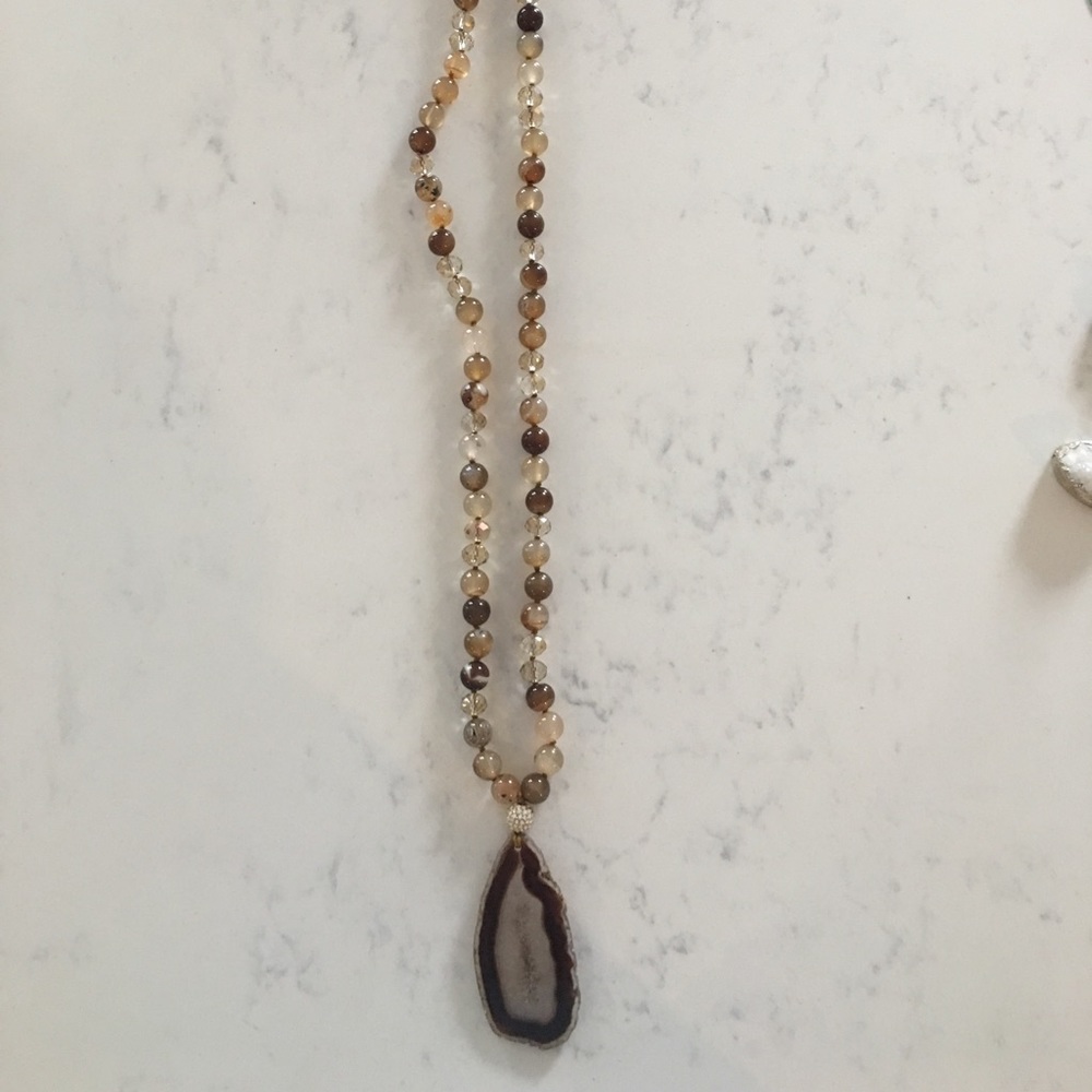 Long neutral agate slice necklace